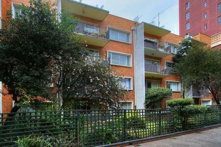 Modern Apartment in Rosebank Johannesburg Buitenkant foto
